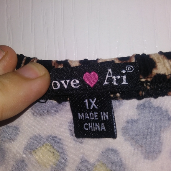 Leopard Print Crop Top Size 1X - Picture 2 of 3